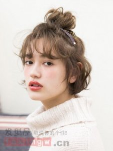 ​短发怎么扎丸子头 简单俏皮又减龄