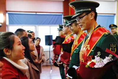 ​军功章上有我的一半 也有你的一半