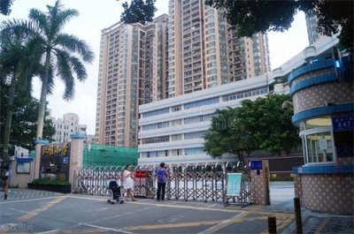 ​深圳发生恶性事件，中年男子持刀刺伤男学生