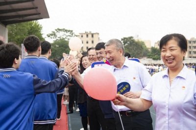 ​山东省青岛第六十六中学举行2022届高三毕业典礼