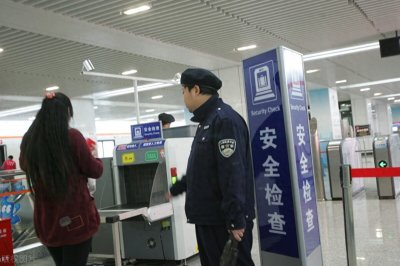 ​我，本科生，毕业后当地铁安检员，薪资待遇曝光，你愿意入职吗